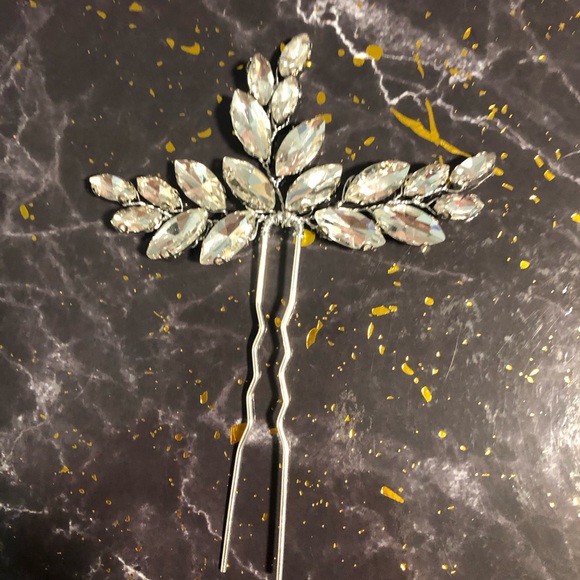 NEW Crystal hair accessory - Picture 2 of 4